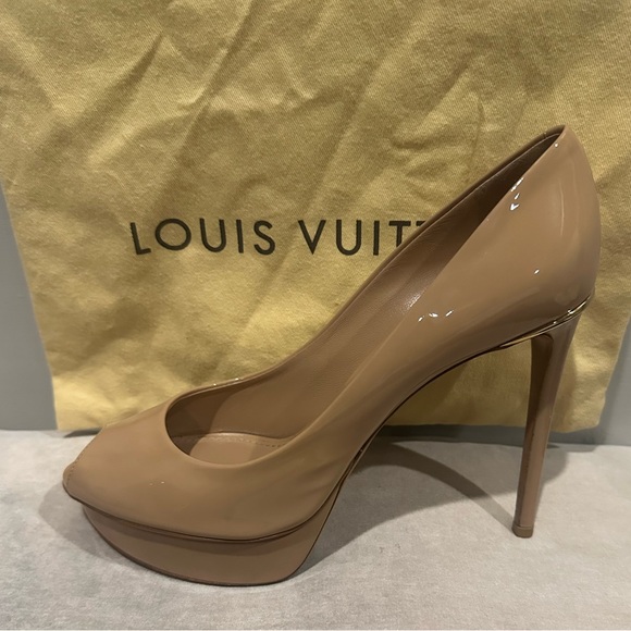 Louis Vuitton shoes - Picture 1 of 11